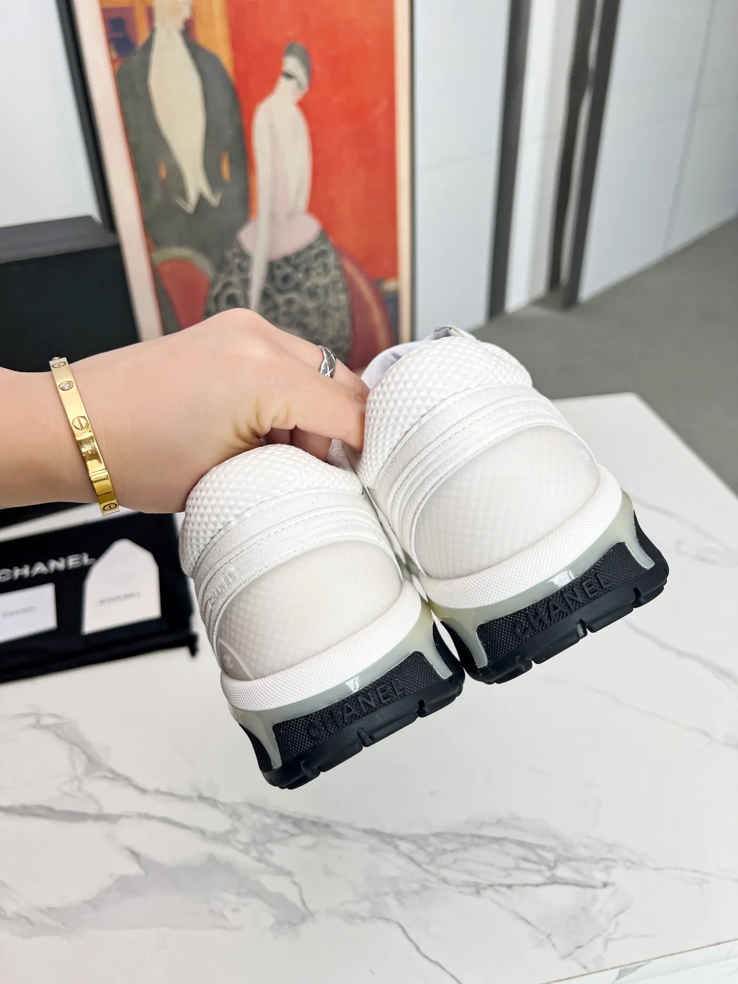 👟👟Ex-factory price 640👟👟 chanel Chanel 2024 early spring vacation series latest casual sports shoes silver white, gold white, silver gray, black and red! Incomparably beautiful and easy to wear, very light, the lining is also super soft, super comfortable, the upper is breathable, the color is high-end and durable, versatile. Upper: cowhide and cloth stitching. Inner: breathable mesh. Original foam combination outsole. Size: 35-40.